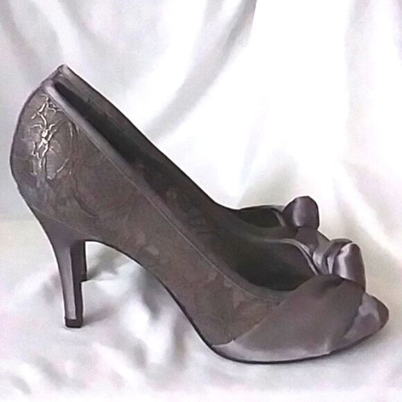 Adrianna Papell Francesca Peep Toe Pumps Steel Gray Lace Satin Knot size 8 - Picture 7 of 13